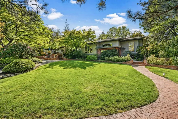 $1,199,000 | 903 Pinecrest Terrace, Ashland, OR 97520