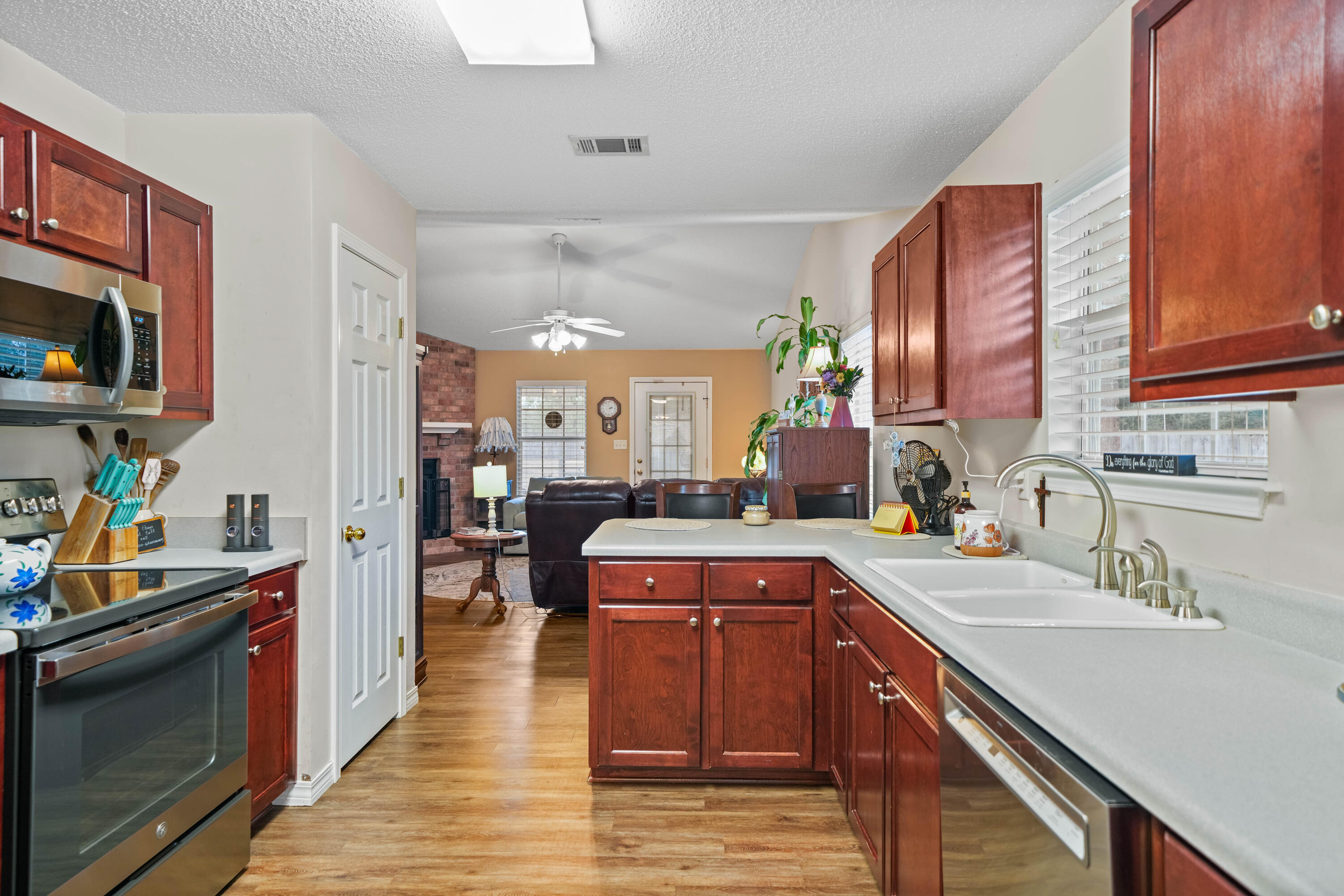 5315 10 Point Drive Crestview, FL 32539 - Photo 8 of 32 DSC04081