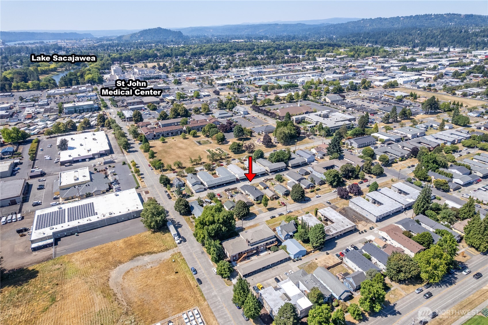 823 8th Avenue Longview, WA 98632 - Photo 16 of 18 an aerial view of multiple house