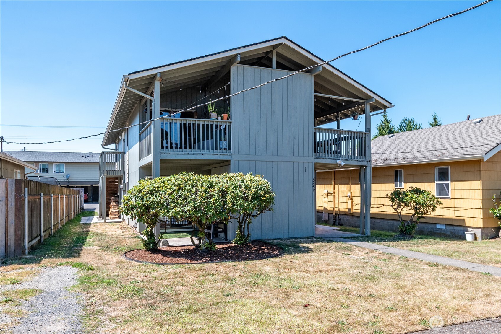 823 8th Avenue Longview, WA 98632 - Photo 3 of 18 a front view of a house with garden