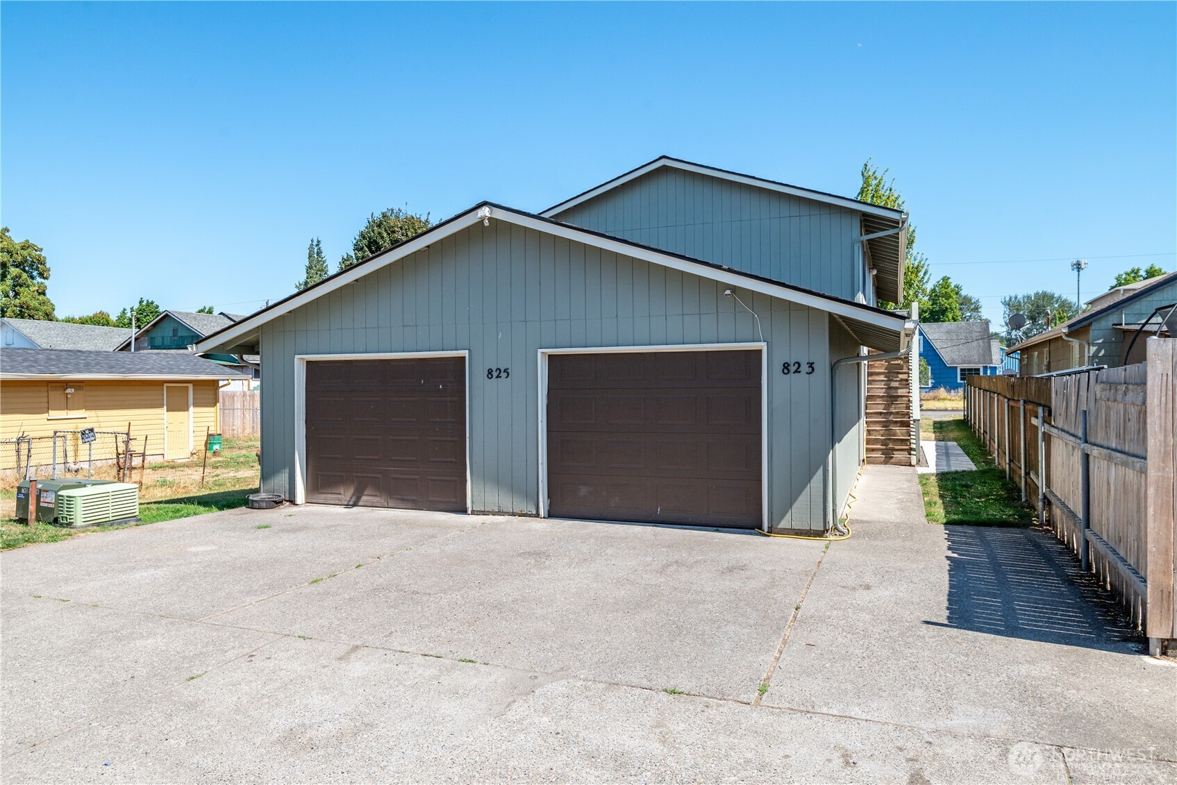 823 8th Avenue Longview, WA 98632 - Photo 4 of 18 a view of a house with wooden fence