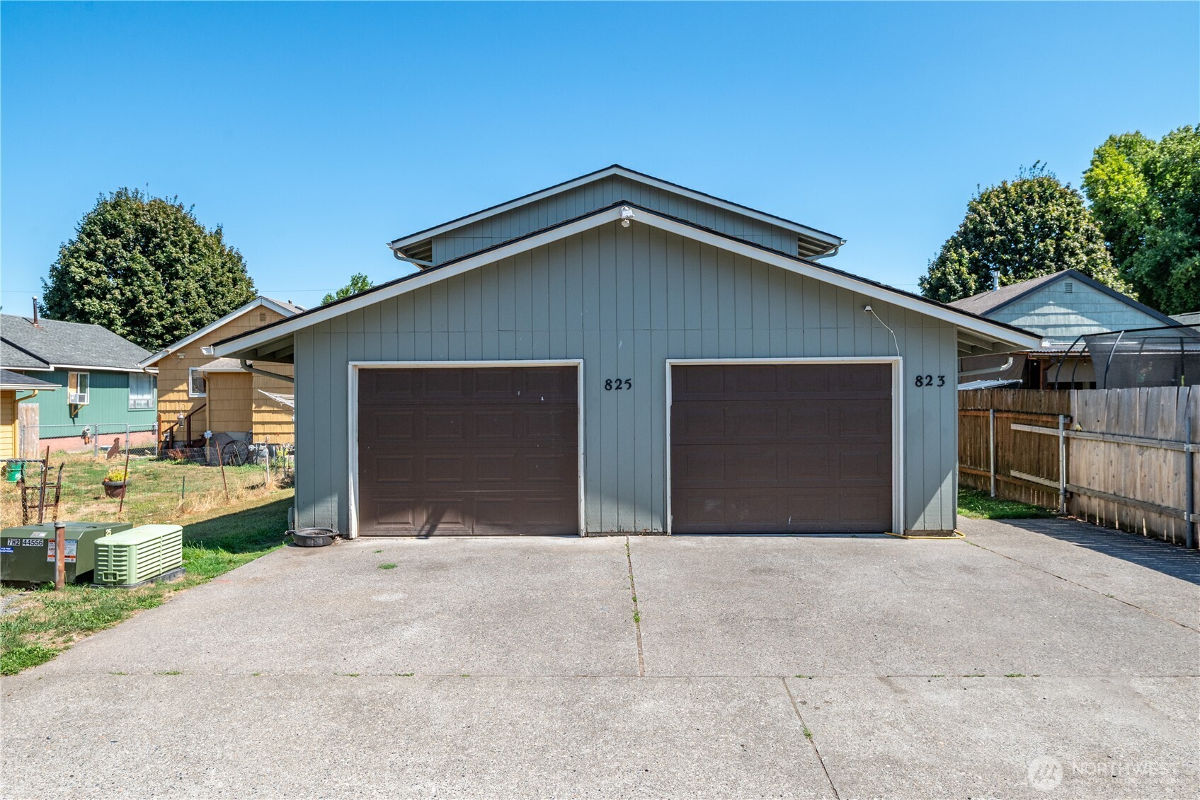 823 8th Avenue Longview, WA 98632 - Photo 5 of 18 a front view of house with garage and yard
