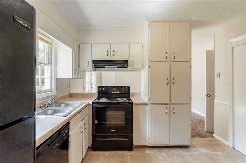 2877 Kensington Way Rex, GA 30273 - Photo 8 of 30