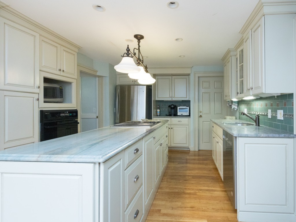 25 Concord Road Wayland, MA 01778 - Photo 5 of 30