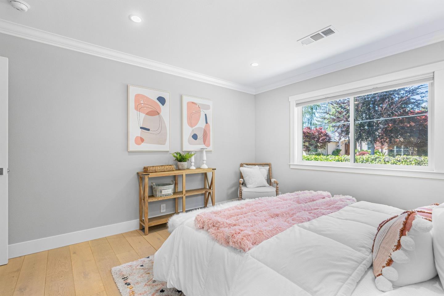 928 Manor Way Los Altos, CA 94024 - Photo 22 of 41 a bedroom with a bed and a dresser