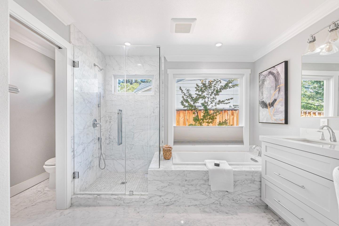 928 Manor Way Los Altos, CA 94024 - Photo 32 of 41 a bathroom with a toilet a sink and bathtub