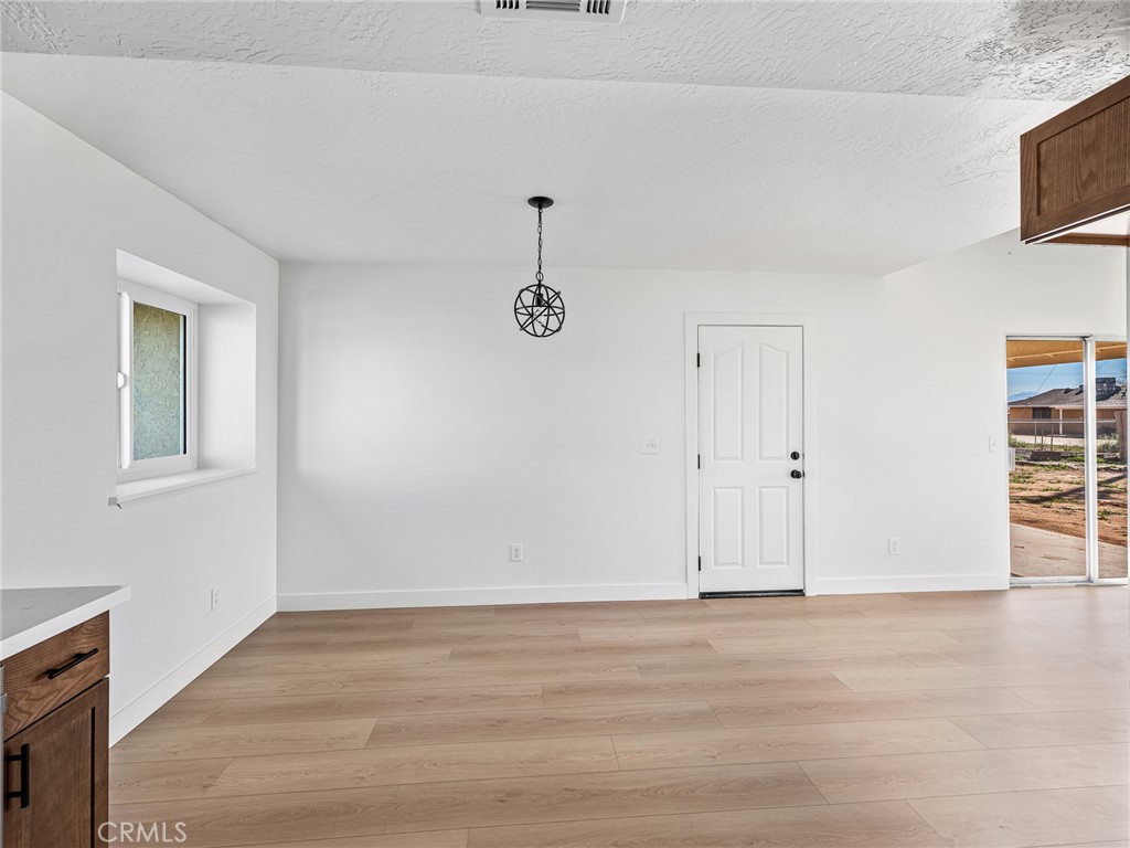 16548 Quinnault Road Apple Valley, CA 92307 - Photo 14 of 38