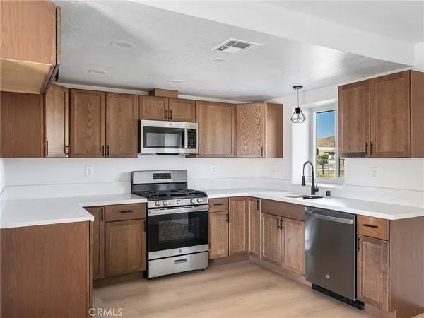 $415,000 | 16548 Quinnault Road, Apple Valley, CA 92307