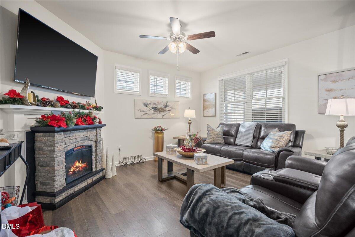 2131 Knight Xing Road Durham, NC 27703 - Photo 12 of 46 LIVING ROOM