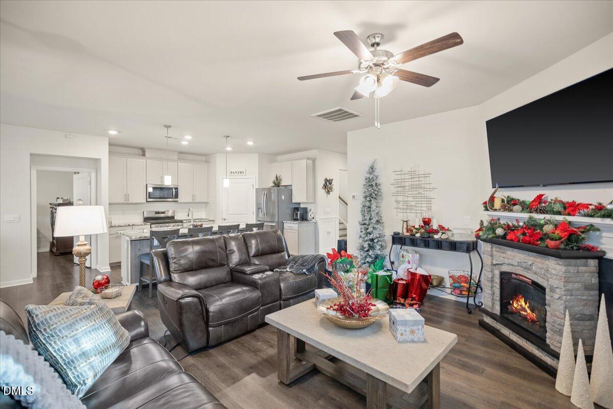 2131 Knight Xing Road Durham, NC 27703 - Photo 13 of 46 LIVING ROOM