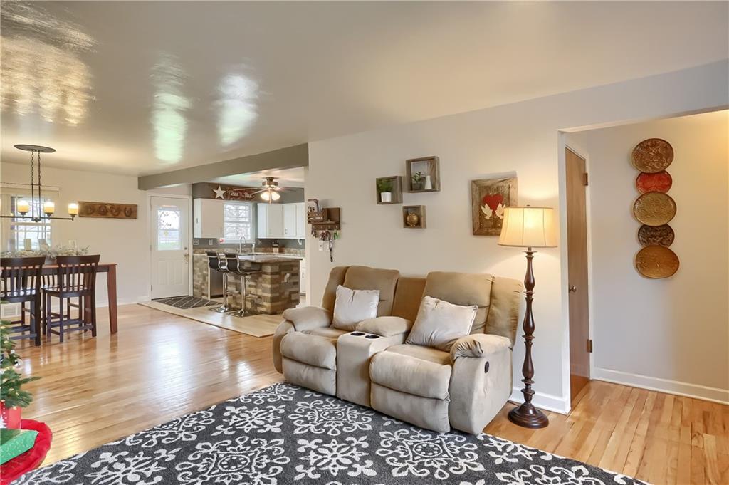 8220 Fox Ridge Road Pittsburgh, PA 15237 - Photo 9 of 25 Gallery Image 9