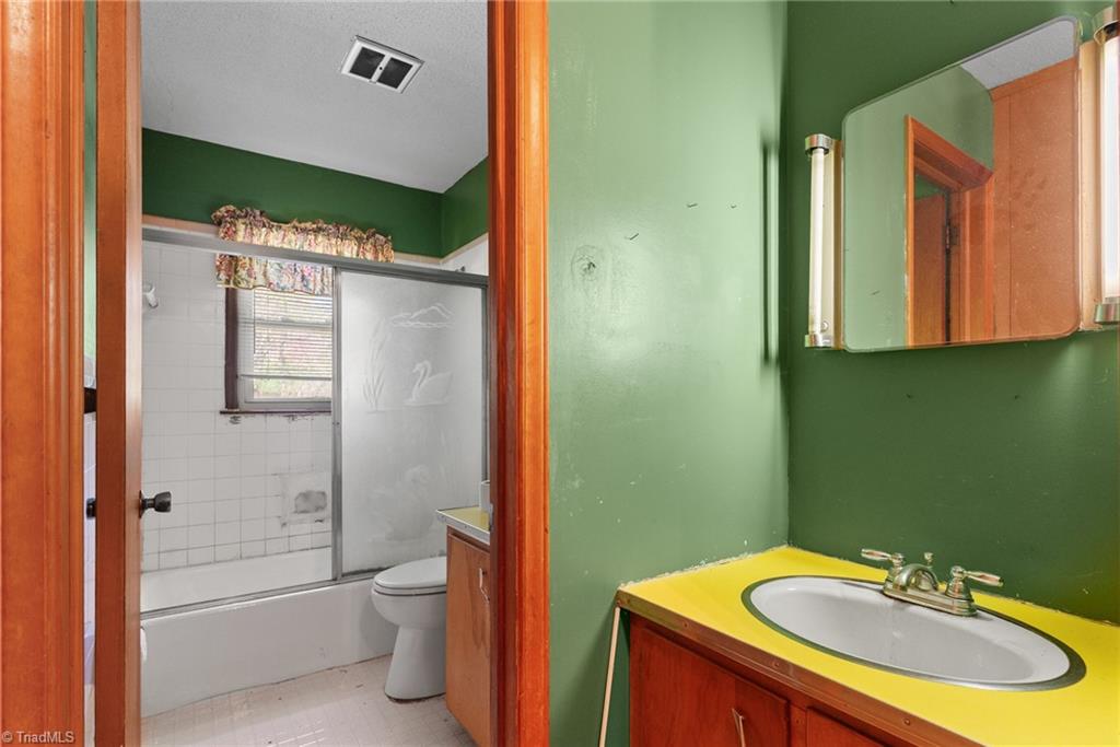 610 Collins Road Sparta, NC 28675 - Photo 8 of 19