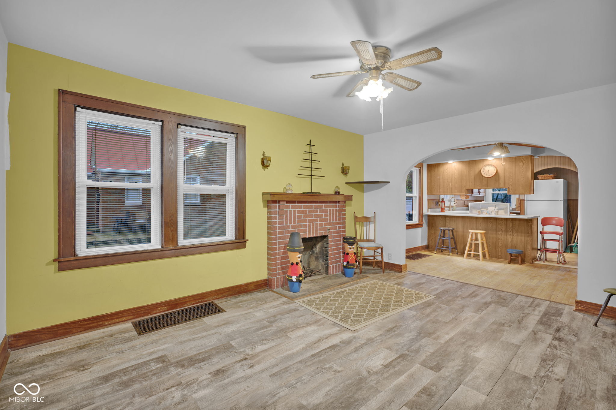 2308 Pearl Street Columbus, IN 47201 - Photo 2 of 22