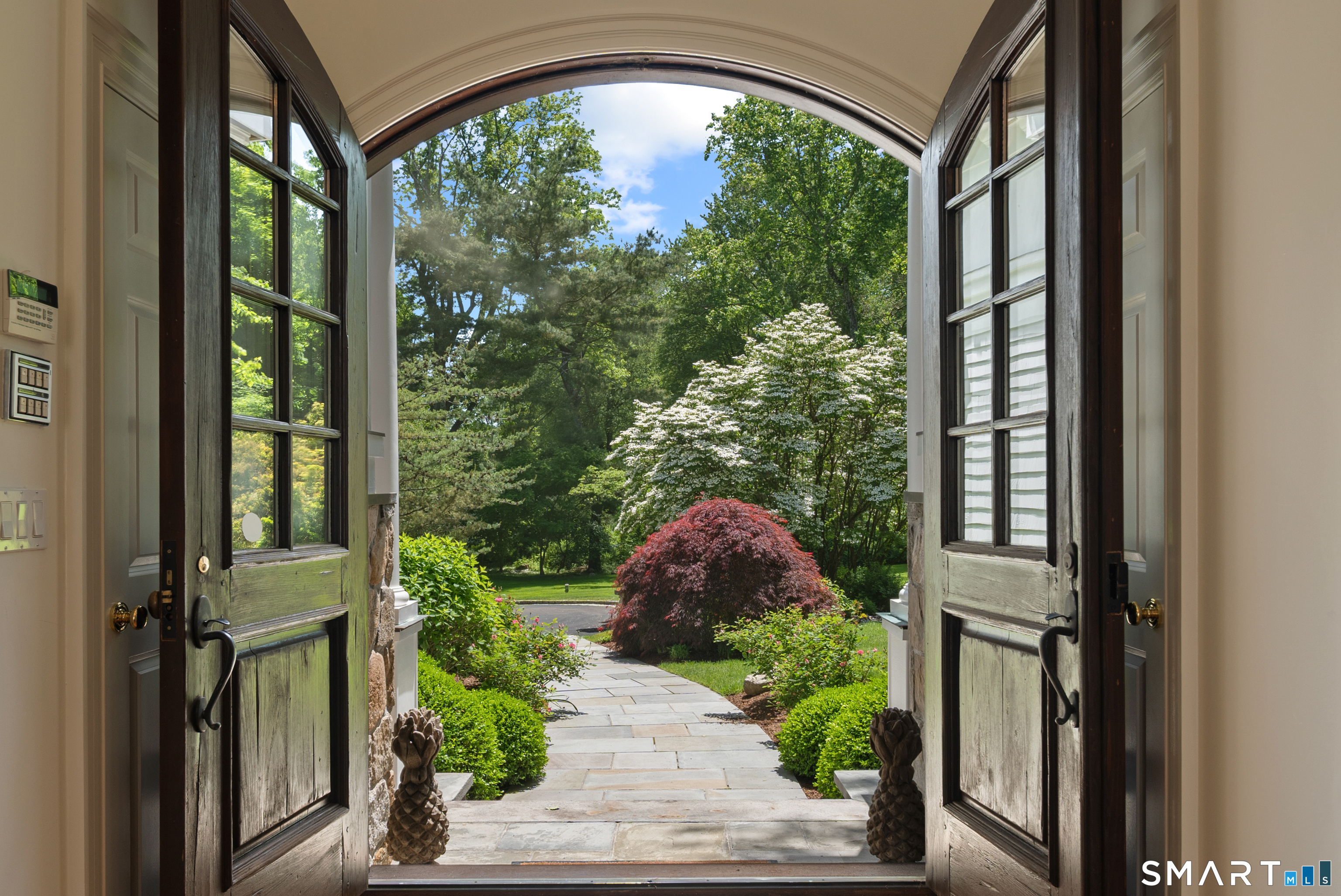 146 Lambert Road New Canaan, CT 06840 - Photo 4 of 40