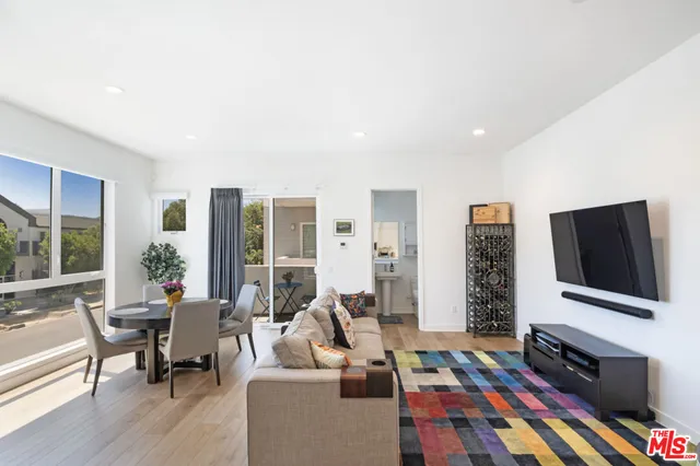 $949,500 | 10919 1/2 Otsego Street, North Hollywood, CA 91601