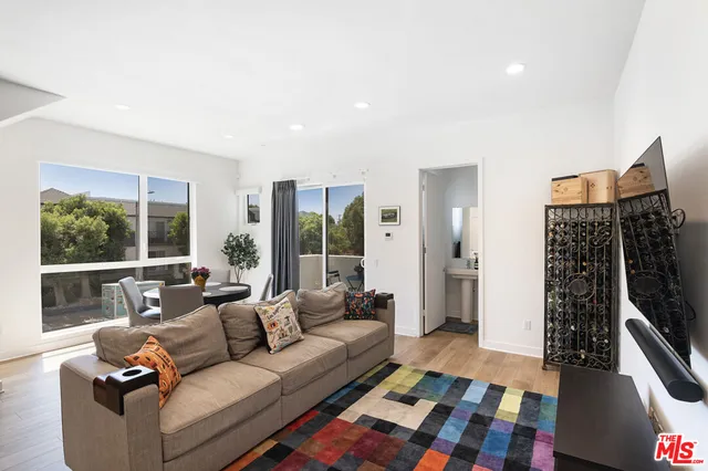 $949,500 | 10919 1/2 Otsego Street, North Hollywood, CA 91601