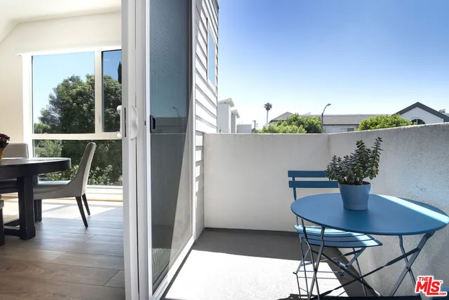 $949,500 | 10919 1/2 Otsego Street, North Hollywood, CA 91601