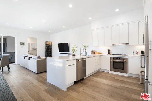 $949,500 | 10919 1/2 Otsego Street, North Hollywood, CA 91601