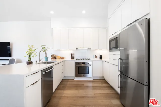 $949,500 | 10919 1/2 Otsego Street, North Hollywood, CA 91601