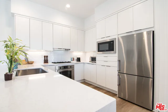 $949,500 | 10919 1/2 Otsego Street, North Hollywood, CA 91601