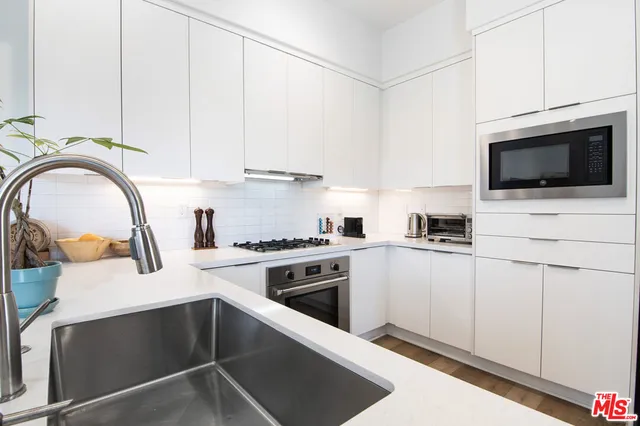 $949,500 | 10919 1/2 Otsego Street, North Hollywood, CA 91601