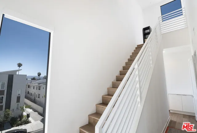 $949,500 | 10919 1/2 Otsego Street, North Hollywood, CA 91601