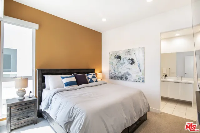 $949,500 | 10919 1/2 Otsego Street, North Hollywood, CA 91601