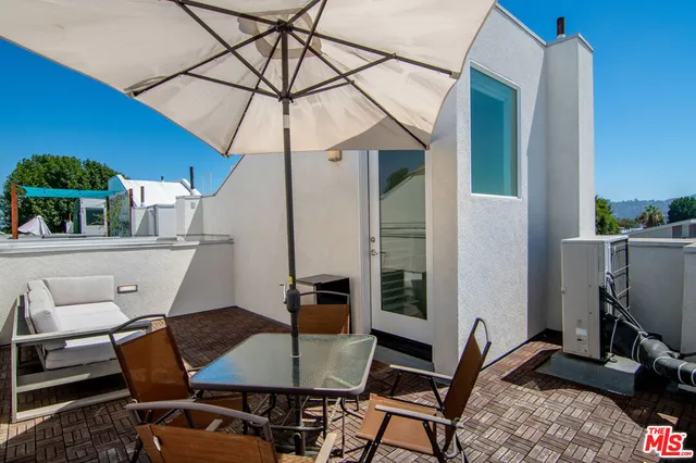 $949,500 | 10919 1/2 Otsego Street, North Hollywood, CA 91601