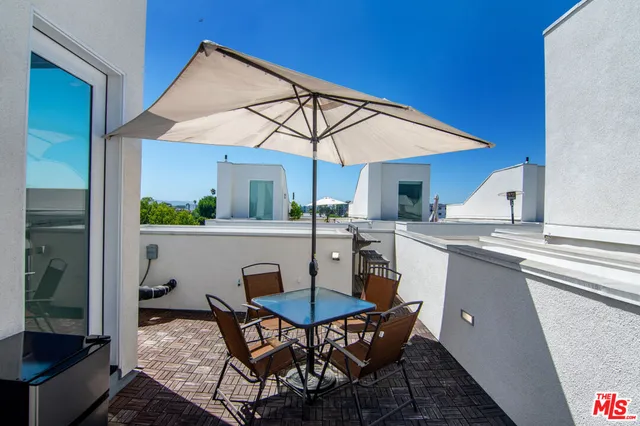 $949,500 | 10919 1/2 Otsego Street, North Hollywood, CA 91601