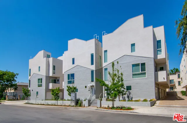 $949,500 | 10919 1/2 Otsego Street, North Hollywood, CA 91601