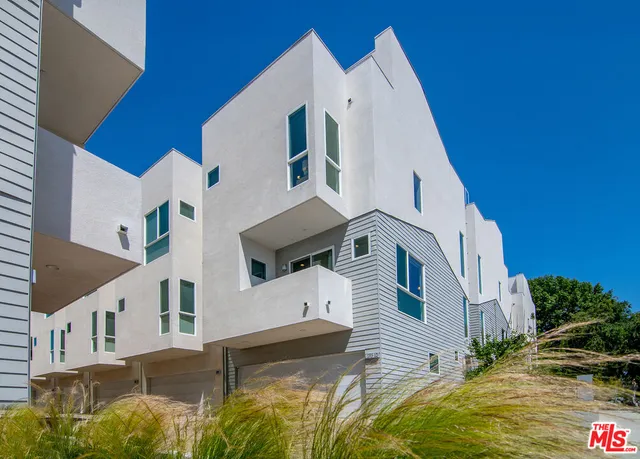 $949,500 | 10919 1/2 Otsego Street, North Hollywood, CA 91601