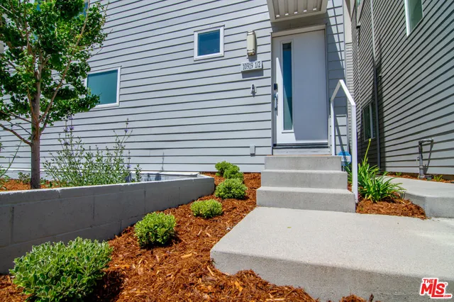 $949,500 | 10919 1/2 Otsego Street, North Hollywood, CA 91601