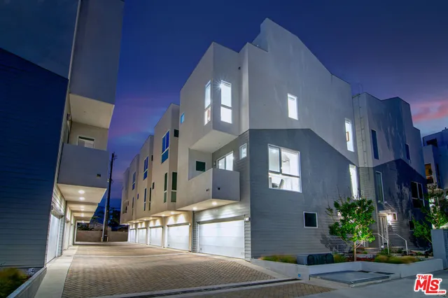 $949,500 | 10919 1/2 Otsego Street, North Hollywood, CA 91601