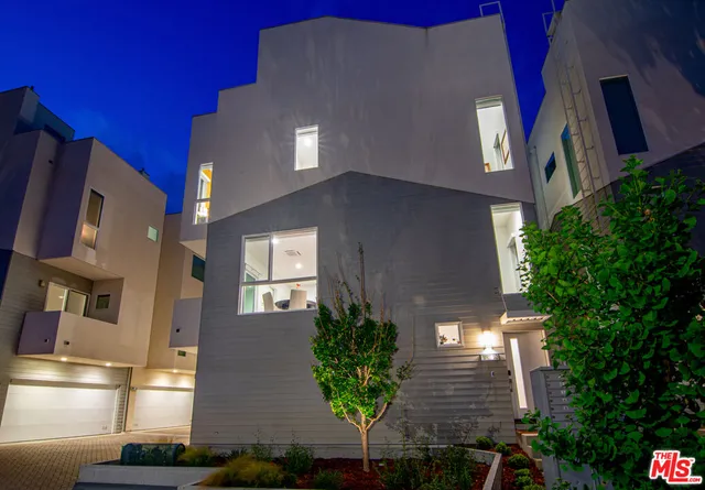 $949,500 | 10919 1/2 Otsego Street, North Hollywood, CA 91601