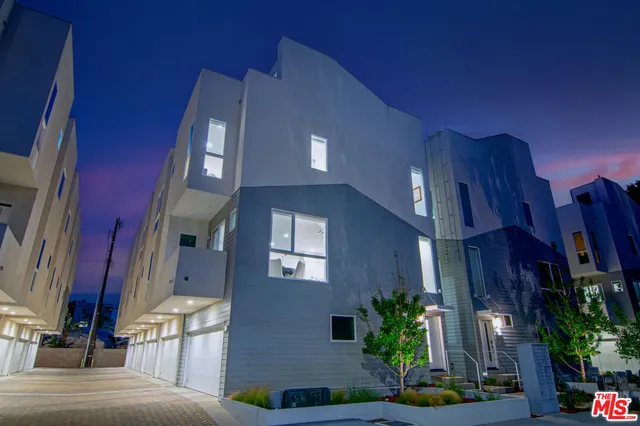 $949,500 | 10919 1/2 Otsego Street, North Hollywood, CA 91601