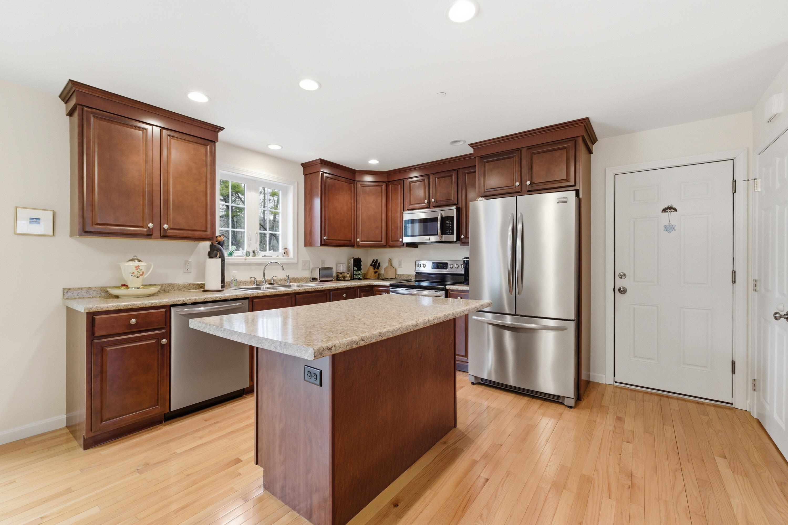 215 Loop Road Wells, ME 04090 - Photo 10 of 38 3G0A4538