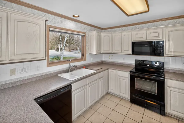 $449,800 | 2415 Walnut Grove Court, Unit B, Brookfield, WI 53005