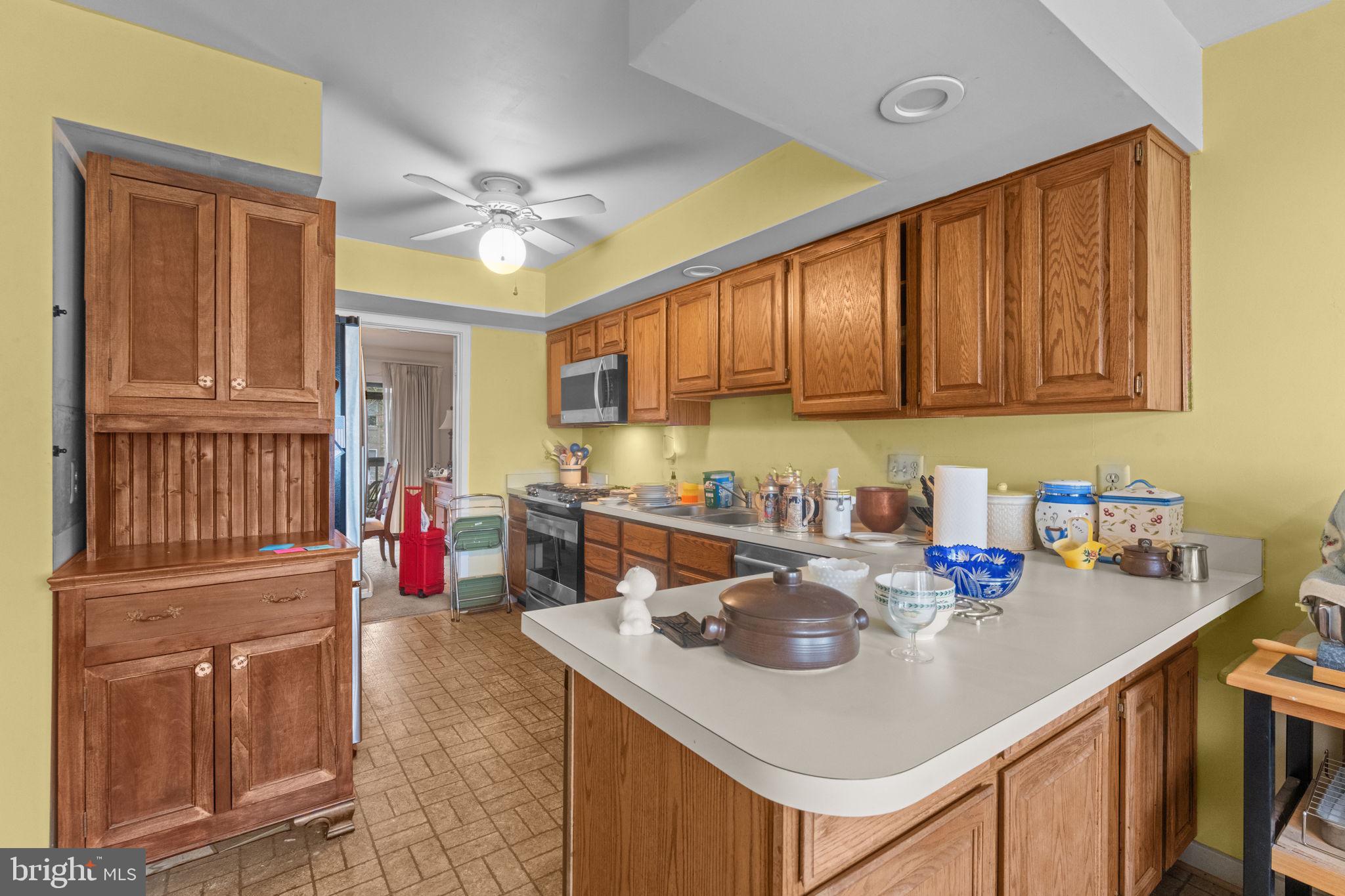 11611 Clubhouse Court Reston, VA 20190 - Photo 14 of 63