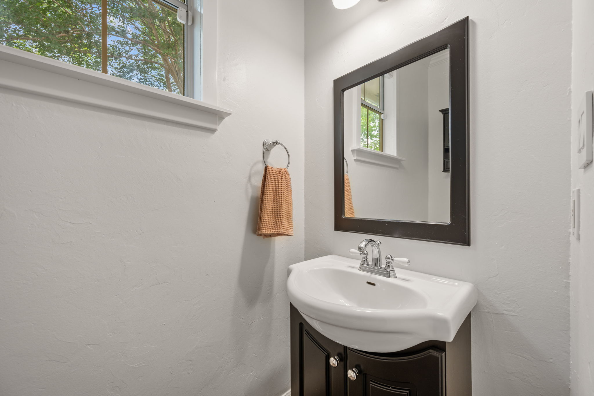7016 Bending Oak Road Austin, TX 78749 - Photo 13 of 25