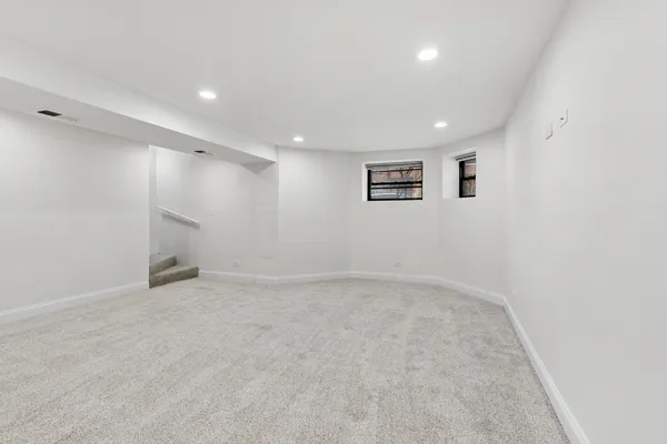 $415,000 | 6209 South University Avenue, Unit 1, Chicago, IL 60637