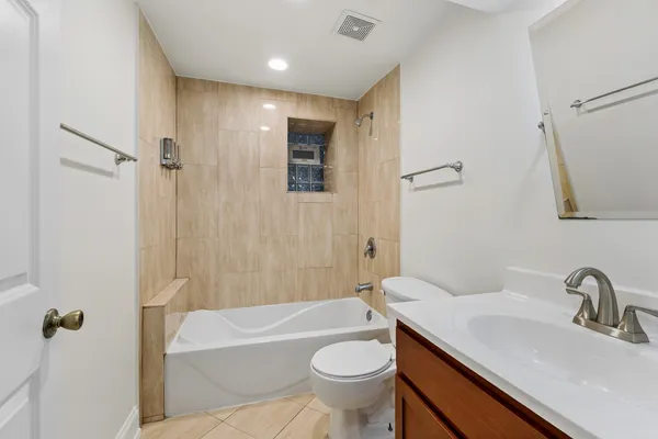 $415,000 | 6209 South University Avenue, Unit 1, Chicago, IL 60637
