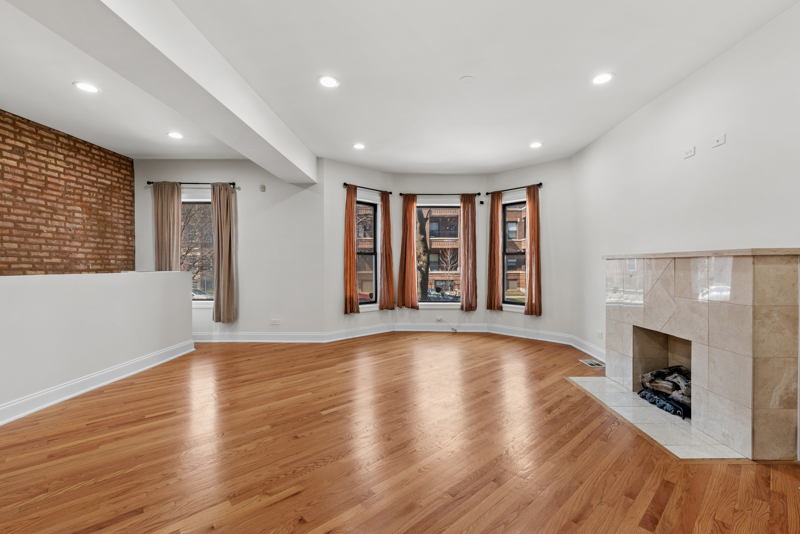 6209 South University Avenue, Unit 1 Chicago, IL 60637 - Photo 2 of 23