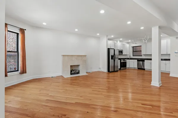 $415,000 | 6209 South University Avenue, Unit 1, Chicago, IL 60637
