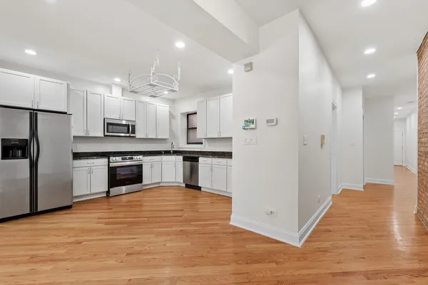 $415,000 | 6209 South University Avenue, Unit 1, Chicago, IL 60637