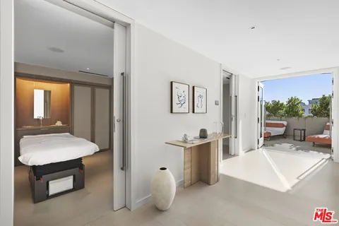 $4,750,000 | 9200 Wilshire Boulevard, Unit 505W, Beverly Hills, CA 90212