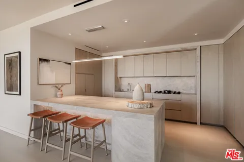 $4,750,000 | 9200 Wilshire Boulevard, Unit 505W, Beverly Hills, CA 90212