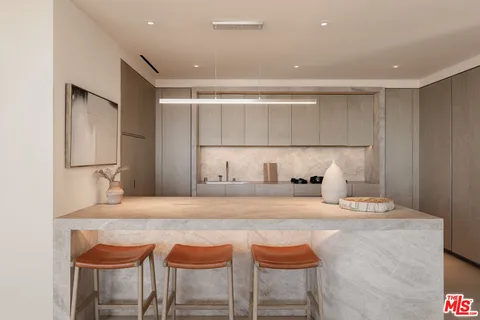 $4,750,000 | 9200 Wilshire Boulevard, Unit 505W, Beverly Hills, CA 90212