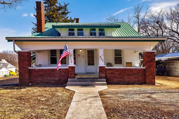 $199,900 | 402 Locust Street, Eskridge, KS 66423