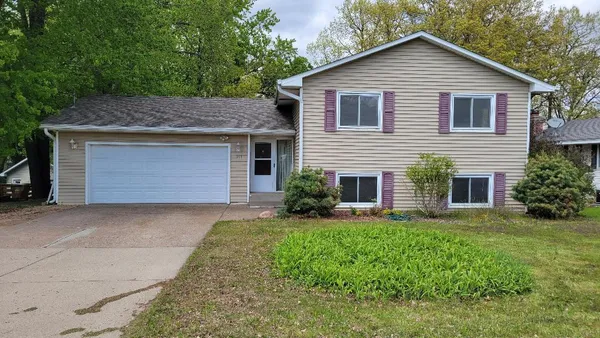 $419,900 | 341 Hickory Street, Mahtomedi, MN 55115