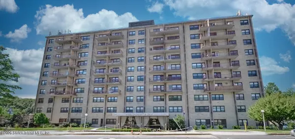 $150,000 | 1000 Clove Road, Unit 10E | Silver Lake
